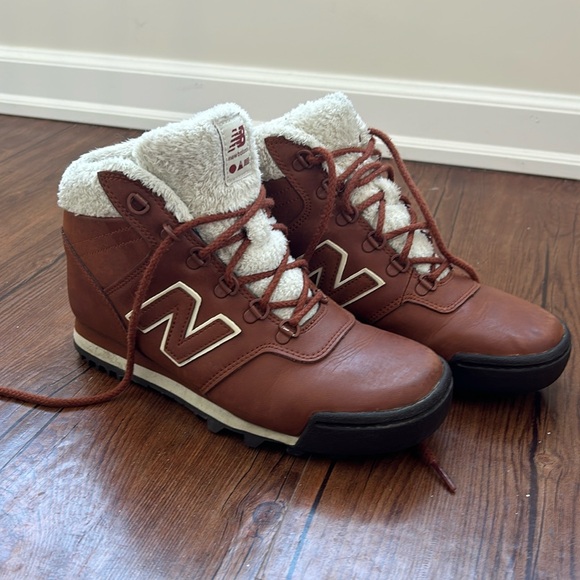 Women’s New Balance Sherpa Lined Hiking Boots - Picture 1 of 7